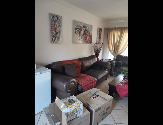 2 BEDROOM TOWNHOUSE FOR SALE IN ANNLIN